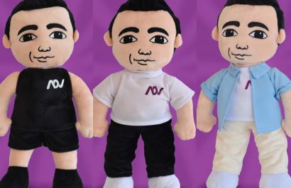 La empresa Peluches Heart, con sede en Ambato, presentó este martes un peluche inspirado en el presidente y candidato Daniel Noboa.