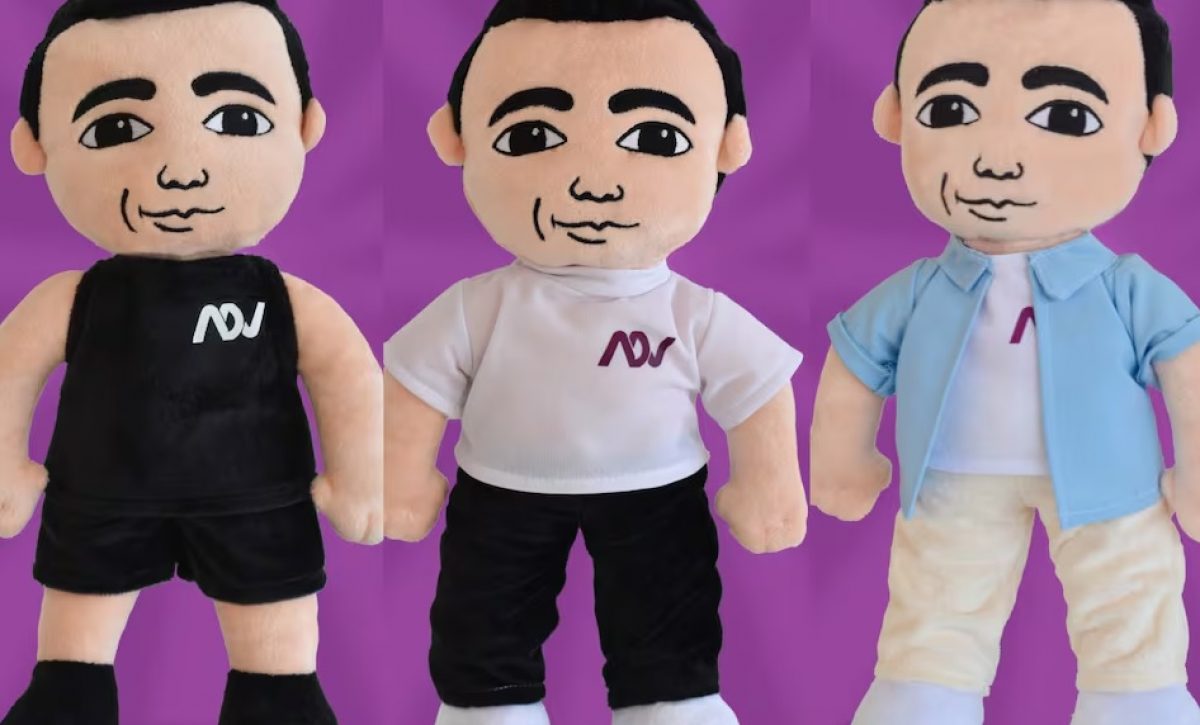 La empresa Peluches Heart, con sede en Ambato, presentó este martes un peluche inspirado en el presidente y candidato Daniel Noboa.