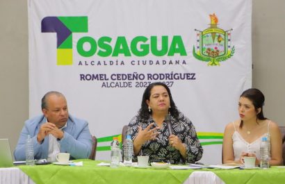 La gobernadora de Manabí, Aurora Valle, encabezó la reunión junto con el alcalde Romel Cedeño.