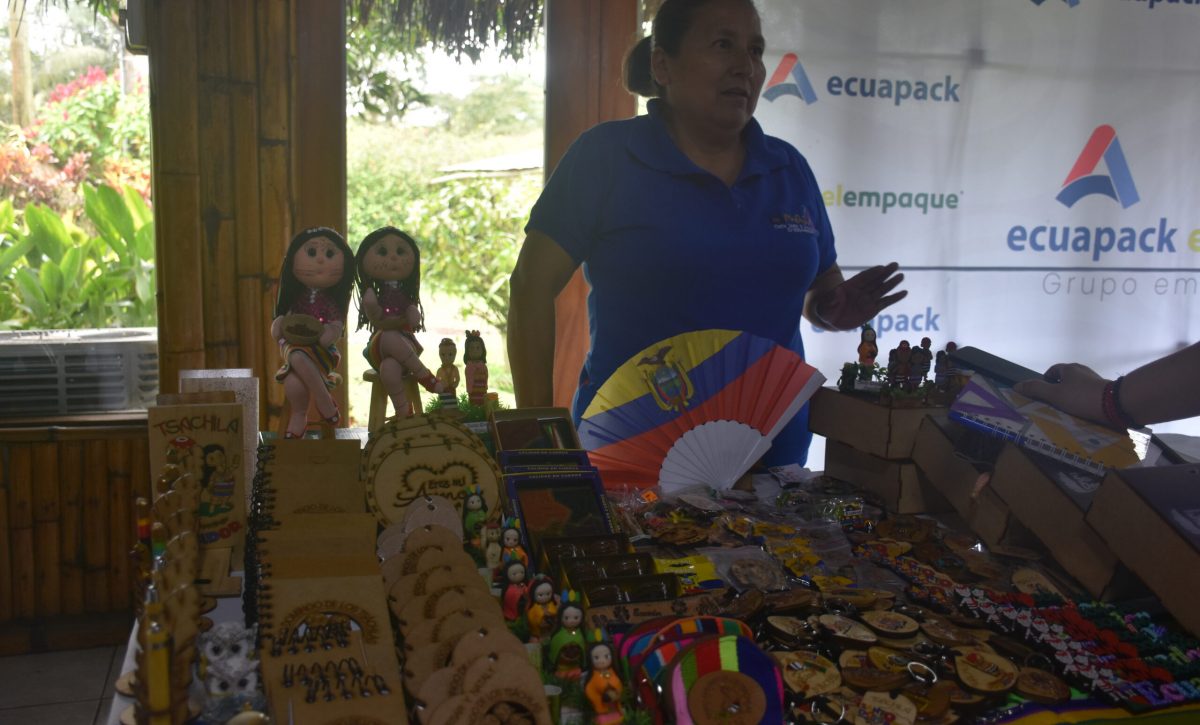 La historia de una artesana de Santo Domingo que vende en Rusia sin salir de Ecuador