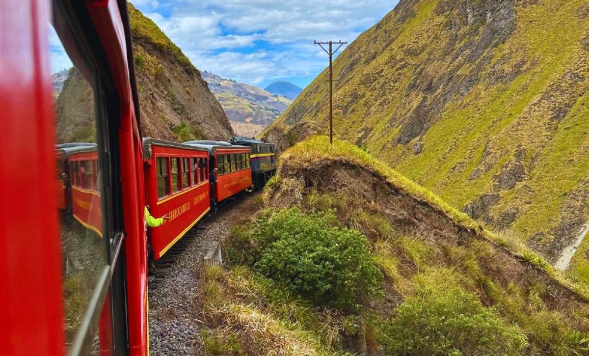 La histórica ruta del tren de Alausí vuelve a operar tras cinco años de inactividad
