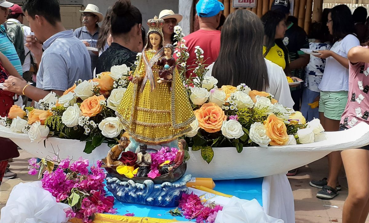 La imagen de la Virgen de la Caridad, que fue hallada en Cuba flotando en el mar en 1612. Ahora volvió a cruzar aguas para hacerse parte del alma manabita.