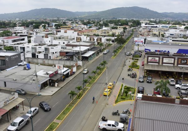 La llegada de la cadena Oro Verde, con una inversión de USD 10 millones, ha impulsado una transformación urbana notable en la avenida Manabí