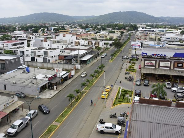 La llegada de la cadena Oro Verde, con una inversión de USD 10 millones, ha impulsado una transformación urbana notable en la avenida Manabí