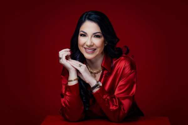 La manabita Mariana Bermúdez brilla en Telemundo con sus enseñanzas sobre salud mental y amor propio