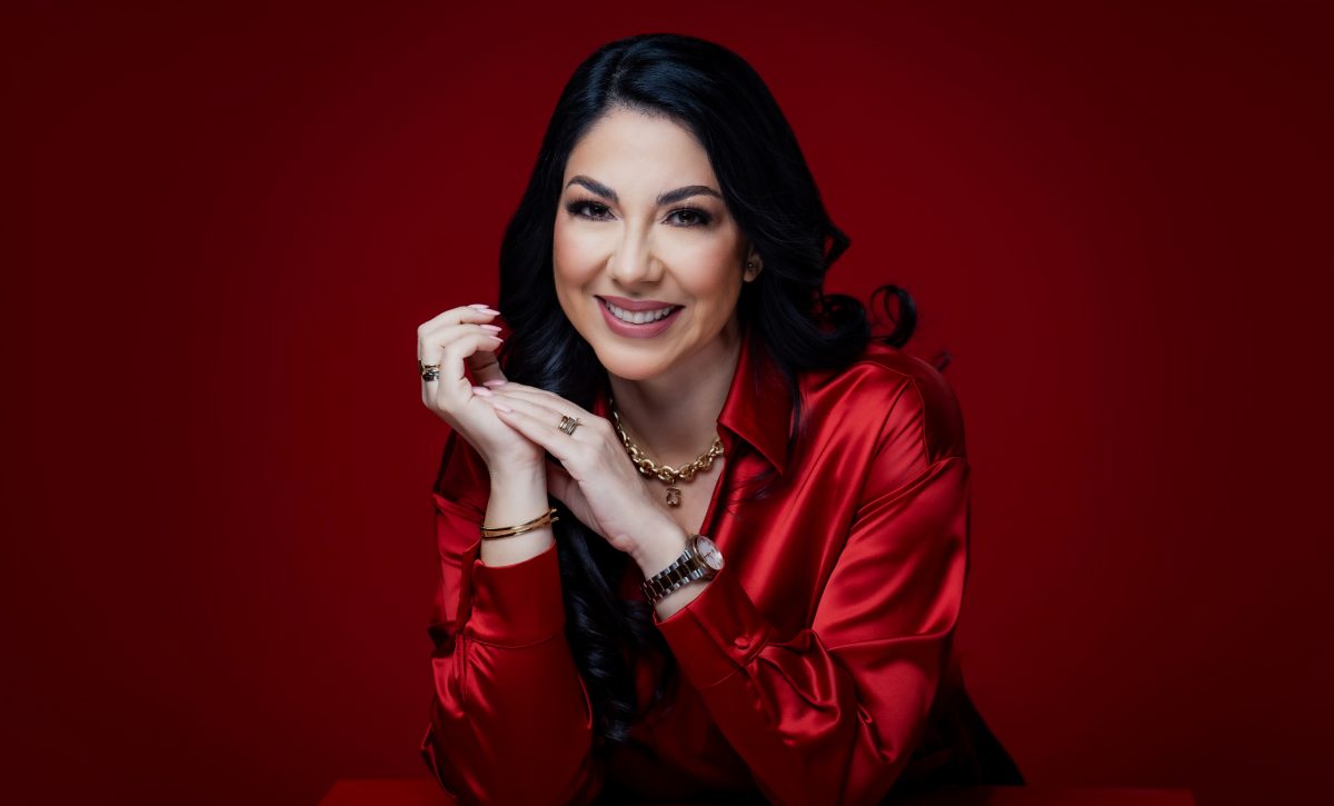La manabita Mariana Bermúdez brilla en Telemundo con sus enseñanzas sobre salud mental y amor propio
