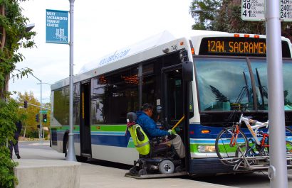 La mayoría de los buses en EE.UU. cuentan con aire acondicionado, accesos para personas con discapacidad, y otras facilidades.