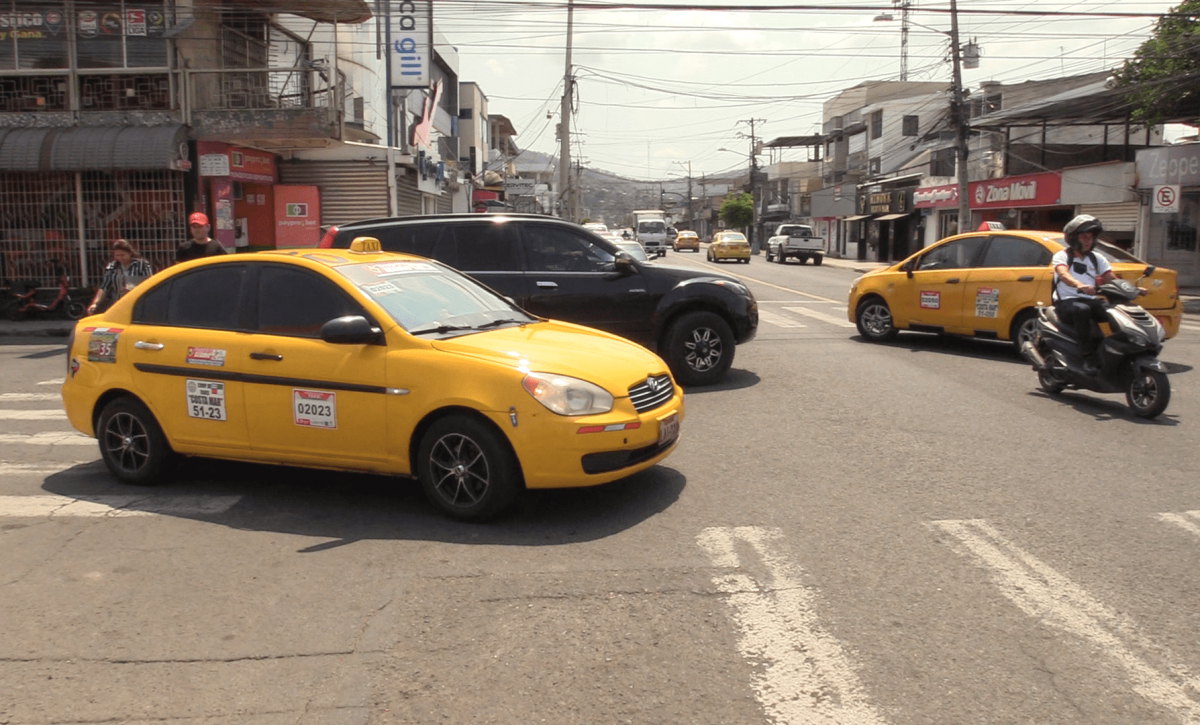La movilidad mejora en Portoviejo, aunque siguen sectores con congestión vehicular