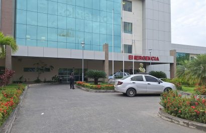 La mujer se encuentra bajo pronóstico reservado en una casa de salud en Portoviejo.