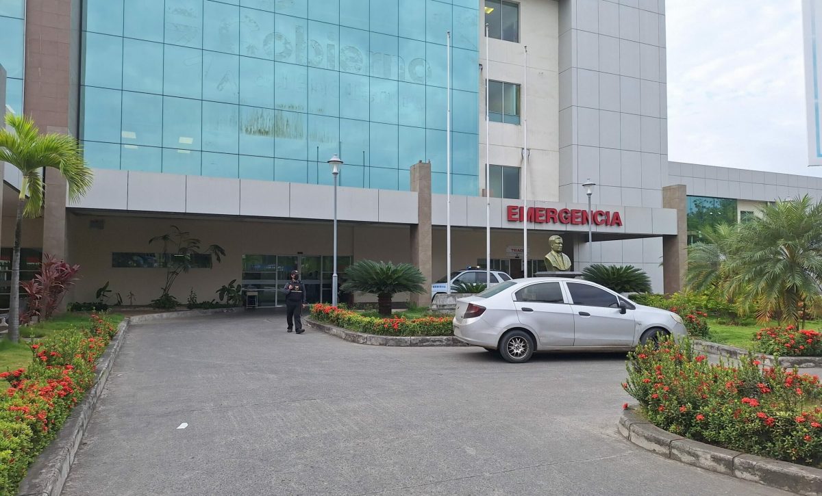 La mujer se encuentra bajo pronóstico reservado en una casa de salud en Portoviejo.