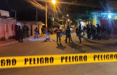La noche del domingo 27 de abril, un bautizo en la ciudadela 20 de Mayo, en Manta, terminó en tragedia tras un ataque armado.