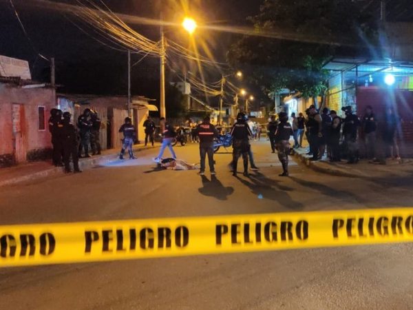 La noche del domingo 27 de abril, un bautizo en la ciudadela 20 de Mayo, en Manta, terminó en tragedia tras un ataque armado.