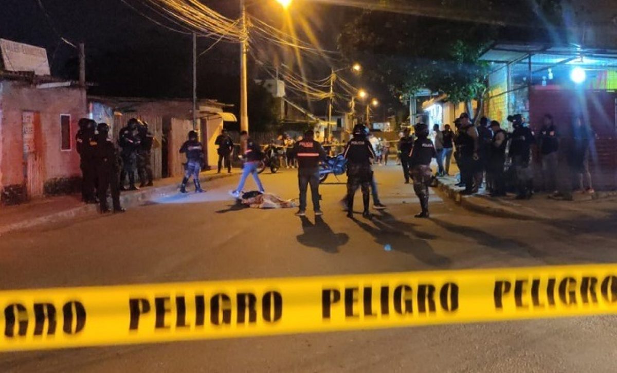 La noche del domingo 27 de abril, un bautizo en la ciudadela 20 de Mayo, en Manta, terminó en tragedia tras un ataque armado.