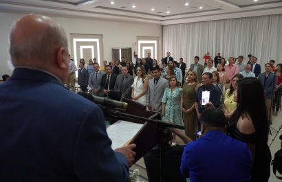 La nueva directiva de la Asociación de Radiodifusión de Santo Domingo asumió sus funciones este 22 de mayo de 2025.
