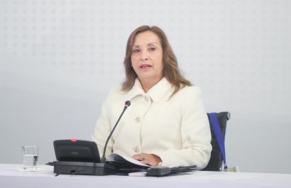 La oposición denuncia ante la Fiscalía a la presidenta de Perú, Dina Boluarte, por subirse el sueldo