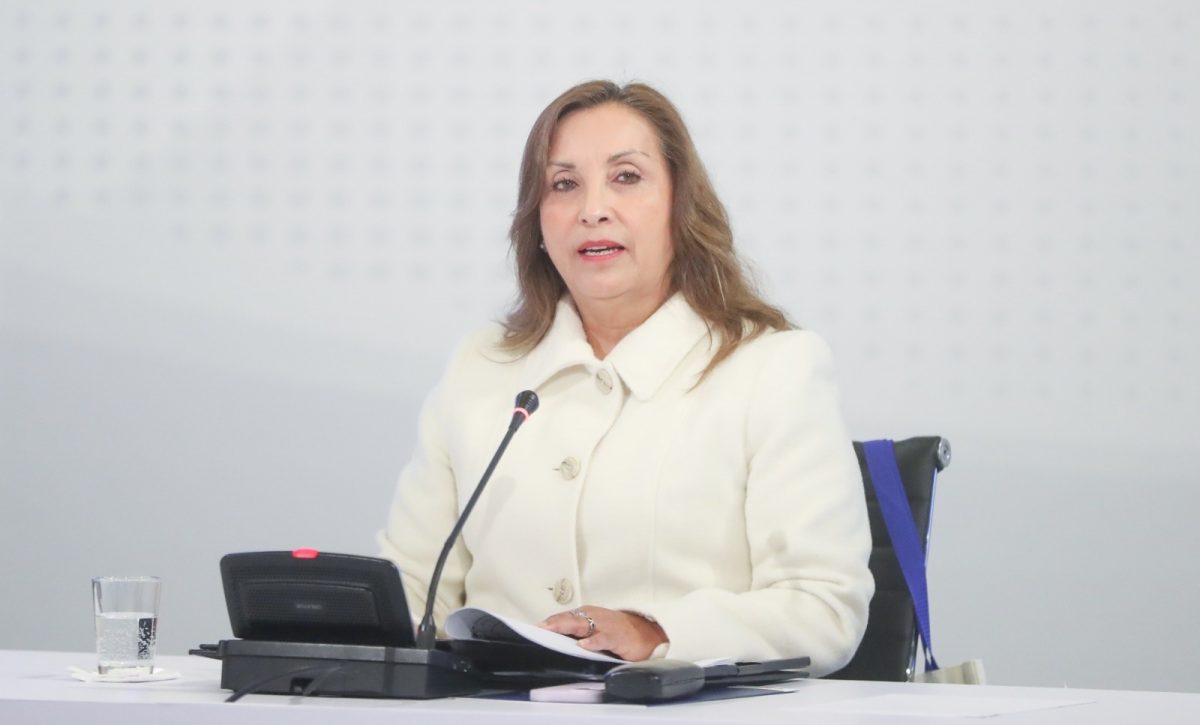 La oposición denuncia ante la Fiscalía a la presidenta de Perú, Dina Boluarte, por subirse el sueldo