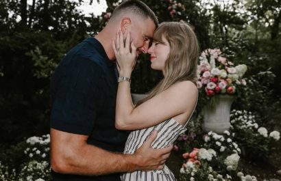 La pareja se comprometió oficialmente, tras dos años de relación.