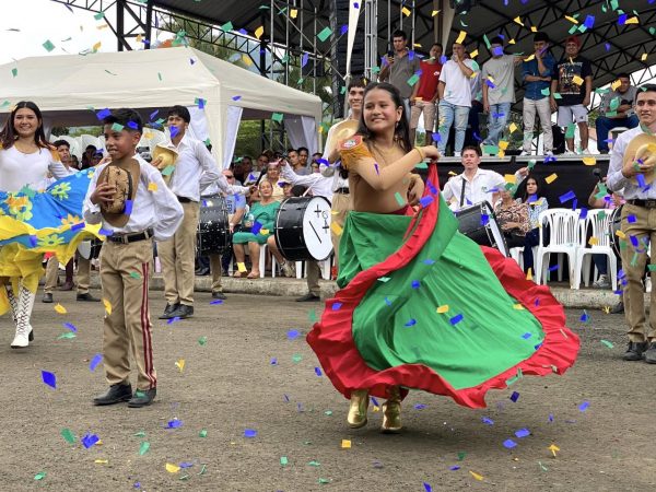 La parroquia Quiroga conmemoró su aniversario 69 con eventos que unieron a la comunidad en un ambiente de alegría y tradición