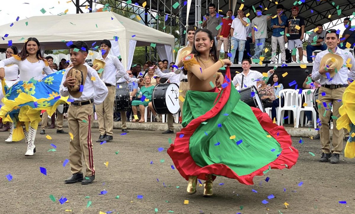 La parroquia Quiroga conmemoró su aniversario 69 con eventos que unieron a la comunidad en un ambiente de alegría y tradición