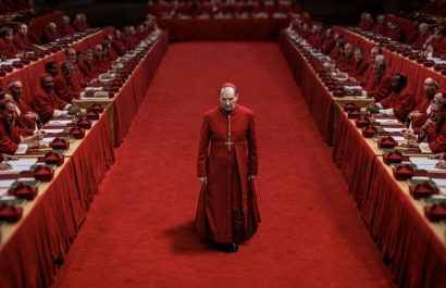 La película 'Cónclave' desnuda el secreto proceso de elección del nuevo papa