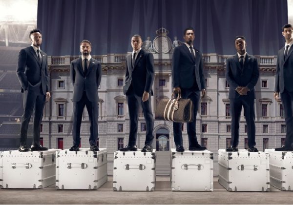 Los jugadores del Real Madrid lucen los trajes de la marca francesa Louis Vuitton.