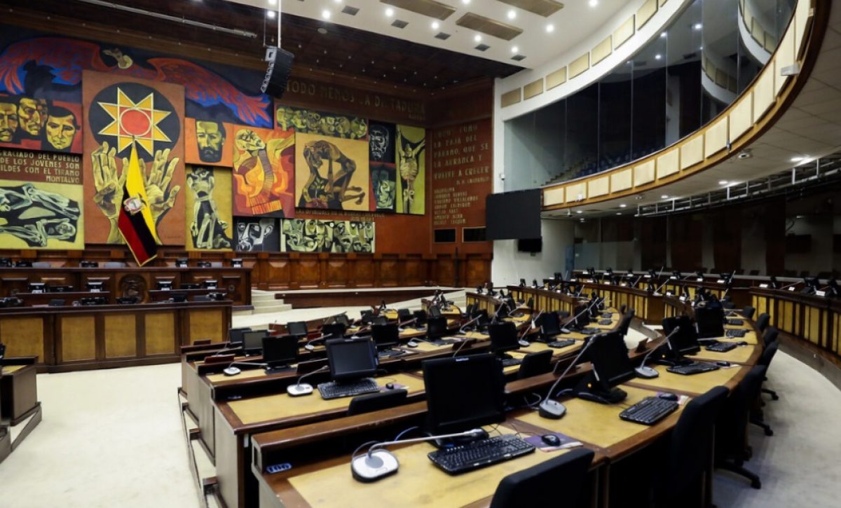 La remodelación del Pleno de la Asamblea Nacional se da para recibir a los 14 nuevos asambleístas que asumirán sus curules el 14 de mayo