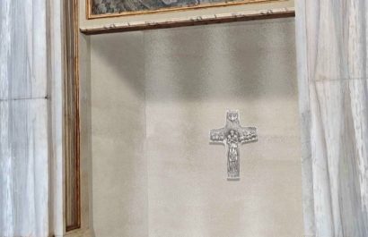 La tumba en la que será enterrado el Papa está rodeada de sencillez y humildad
