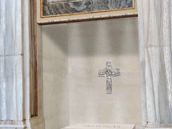 La tumba en la que será enterrado el Papa está rodeada de sencillez y humildad