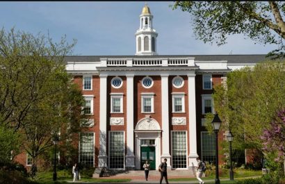 La universidad Harvard, fundada en 1636, es considerada una de las instituciones educativas más prestigiosas del mundo.