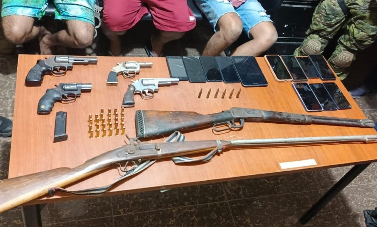 Las Fuerzas Armadas de Ecuador destruyeron más de 6.800 armas, municiones y accesorios incautados al crimen organizado.