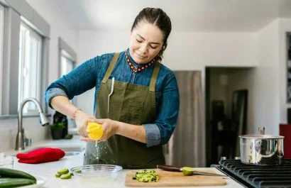 Las actividades del hogar que sostienen a Ecuador el trabajo no remunerado aporta miles de millones de dólares a la economía. (Pexels)
