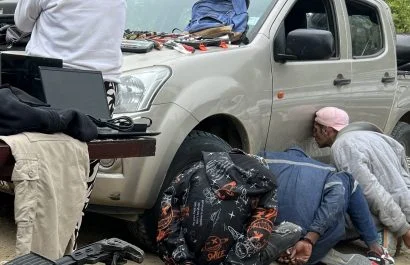 Las armas incautadas serán sometidas a pruebas balísticas y los detenidos quedaron a órdenes judiciales.