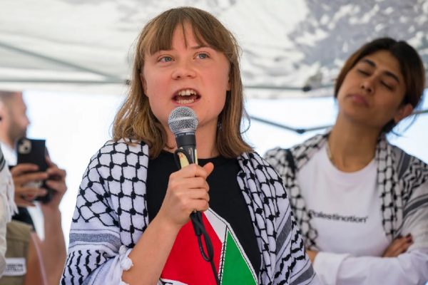 Las autoridades israelíes prohibieron la entrada al país, durante 100 años, a la activista climática sueca Greta Thunberg.