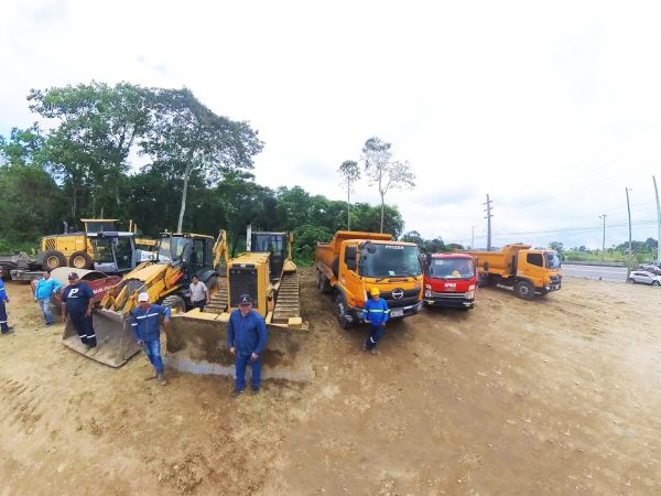 Las autoridades presentaron oficialmente el inicio de la obra vial en la avenida Las Delicias, en Santo Domingo.