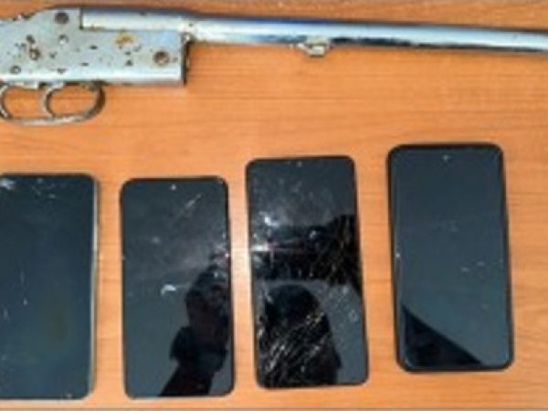 Las evidencias decomisadas quedaron bajo custodia policial para su análisis.