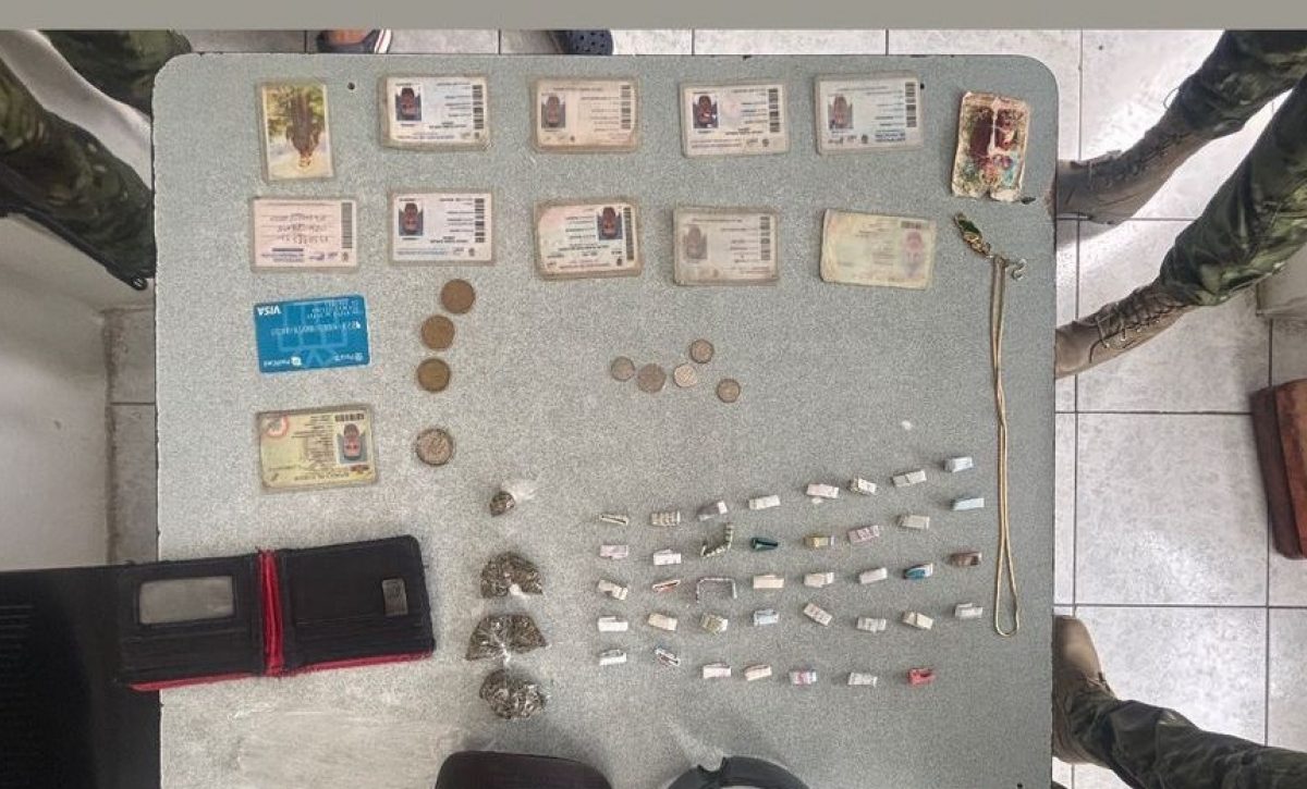 Las evidencias fueron trasladadas a la unidad Antinarcóticos de la Policía.
