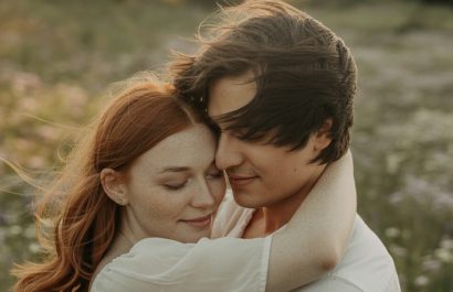 Las relaciones sexuales entre amigos son cuestionables, pero estudios aseguran beneficios.