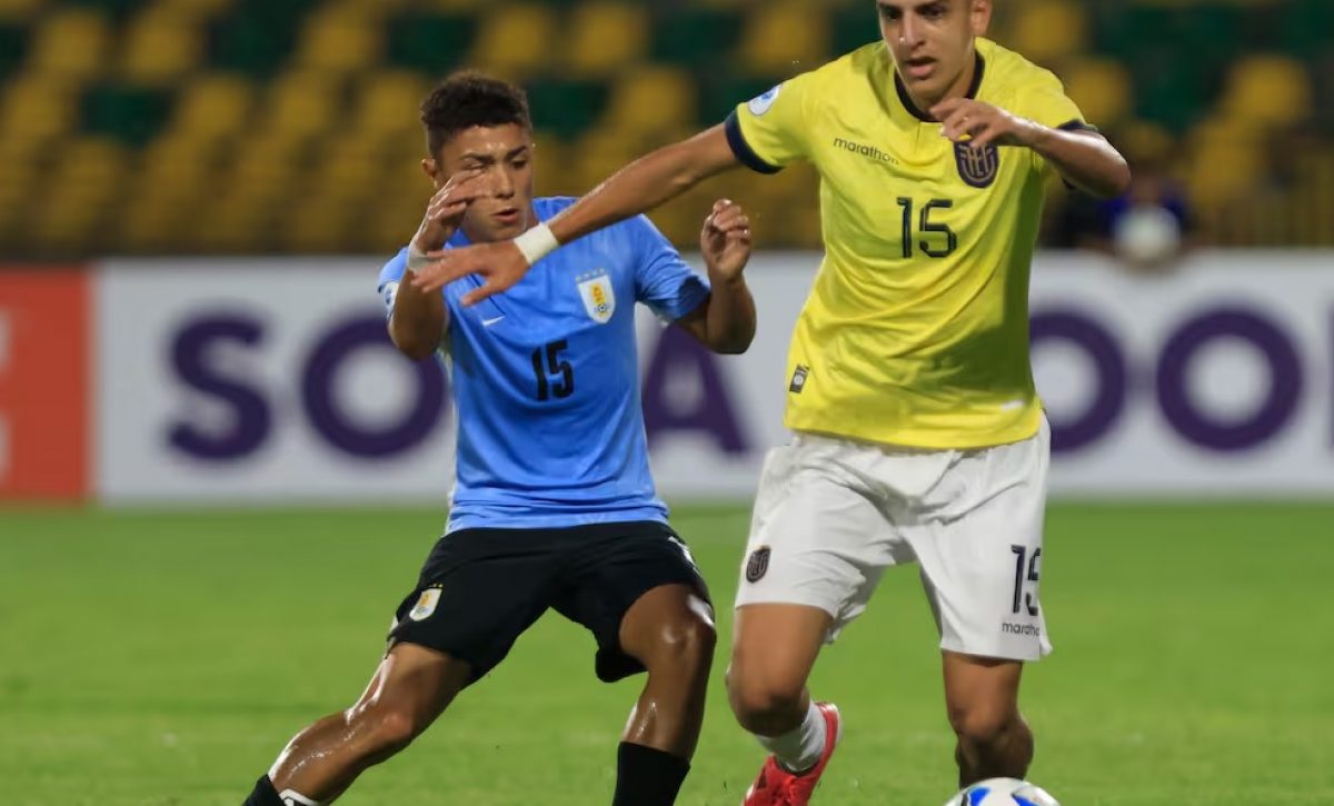 Las selecciones Sub-17 de Ecuador y Bolivia se enfrentan en el estadio Jaraguay de Montería, Colombia,