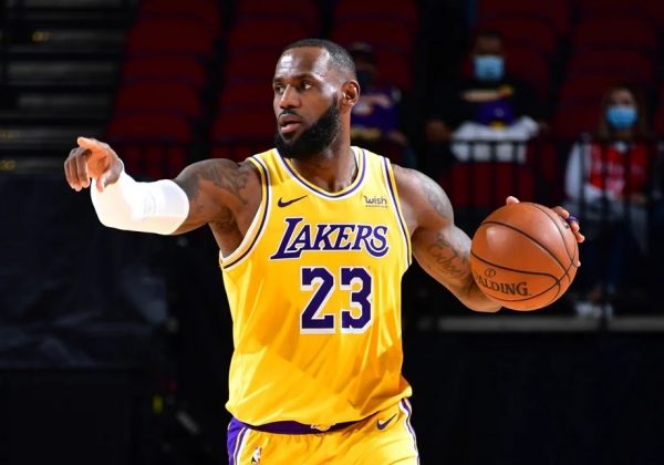 LeBron James continúa en Los Ángeles Lakers.