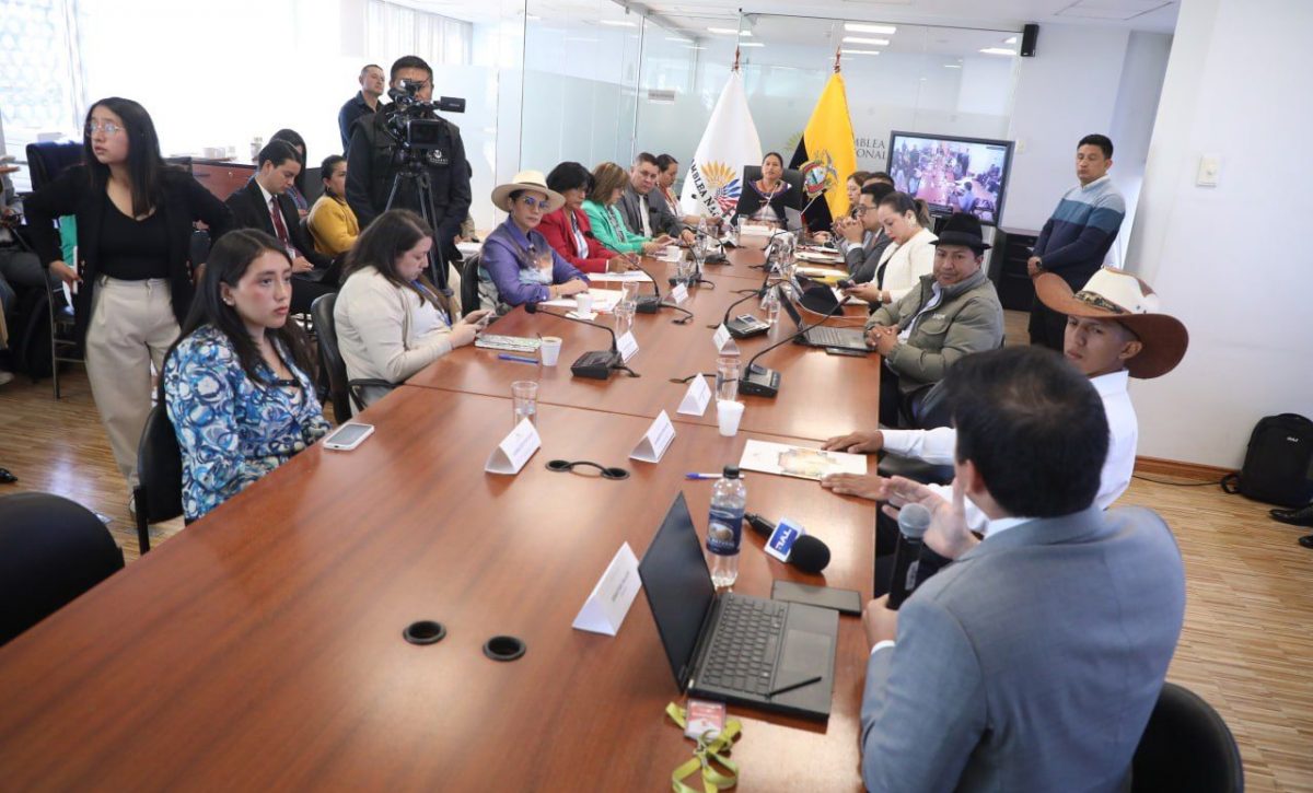 Legisladores analizan regulación de Inteligencia Artificial y proyecto de Ley de Educación Financiera