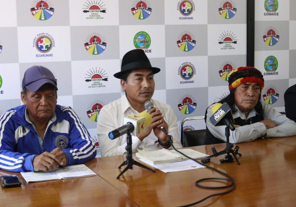 Leonidas Iza y Pabel Muñoz abordan temas de infraestructura en Quito
