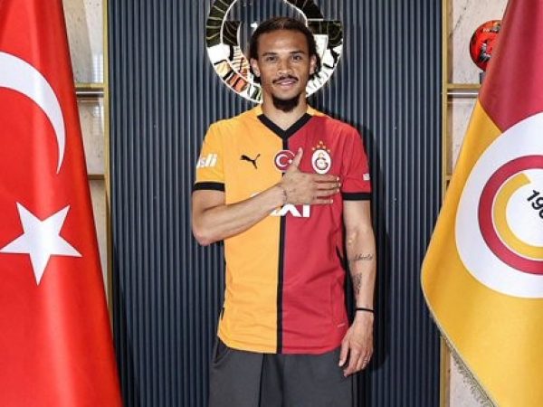 Leroy Sané firmó por tres temporadas con el Galatasaray de Turquía.