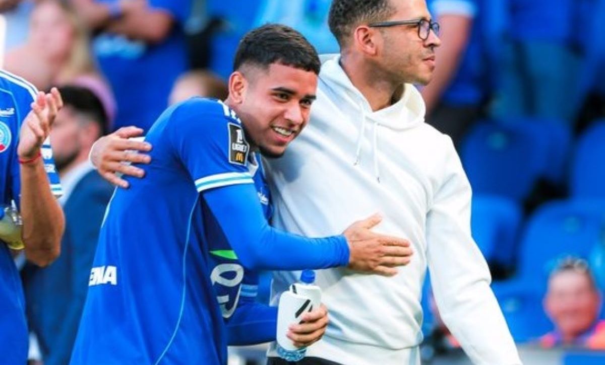 Liam Rosenior elogia el talento y actitud de Kendry Páez.