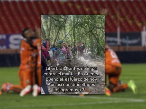 Libertad FC tuvo que hacer transbordo y caminar por trochas con lodo para llegar a Cuenca y medir al Manta FC