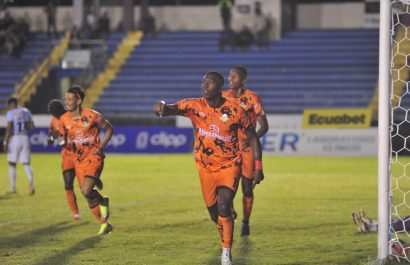 Libertad FC venció por 3-1 a Universidad Católica en el cierre de la fecha 10
