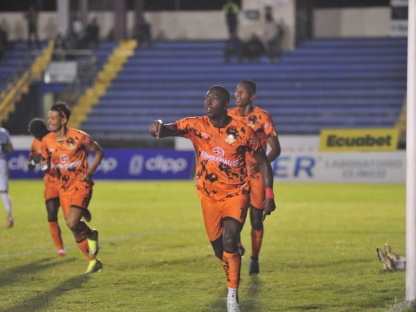Libertad FC venció por 3-1 a Universidad Católica en el cierre de la fecha 10
