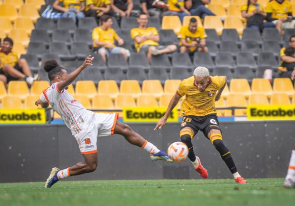 Libertad empata 3-3 con Barcelona SC tras un gol en los minutos adicionales