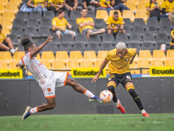 Libertad empata 3-3 con Barcelona SC tras un gol en los minutos adicionales