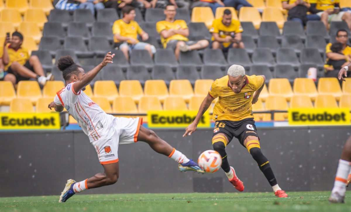 Libertad empata 3-3 con Barcelona SC tras un gol en los minutos adicionales