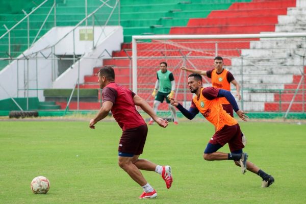 Liga de Portoviejo busca sumar puntos ante Ciudad de Pedernales en el Reales Tamarindos